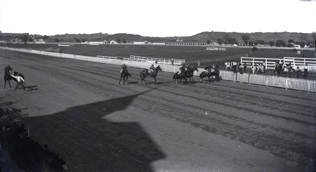 Latonia Start